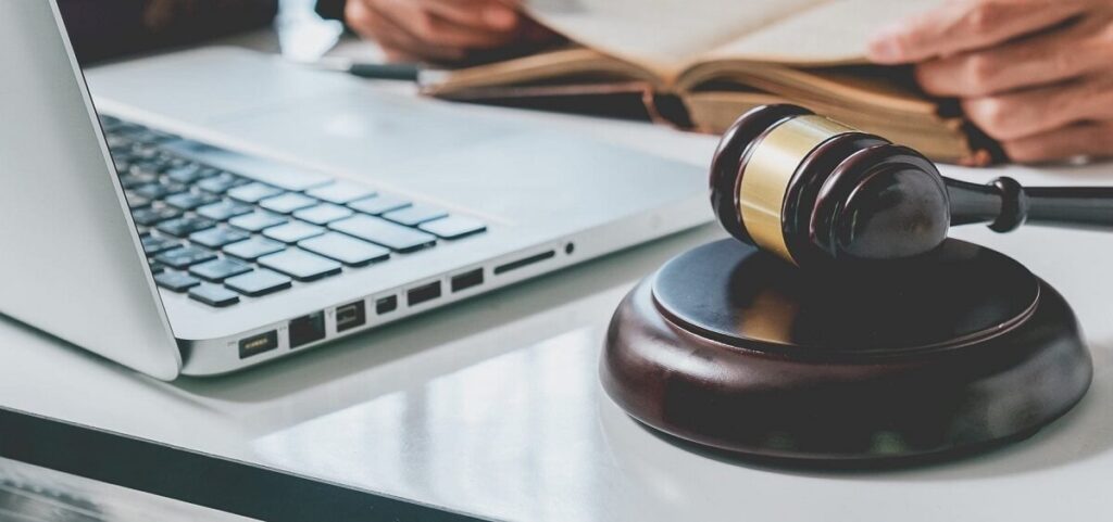 وکیل متخصص جرایم رایانه‌ای و سایبری